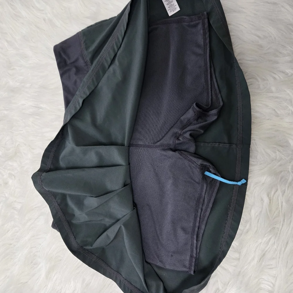 ATHLETA Second Wind Skort Size S Skirt Gray Pleats Pull On‎ Zip Pocket Stretchy